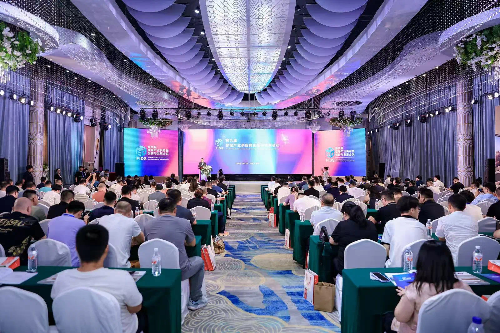 第九屆家居產(chǎn)業(yè)供給側(cè)創(chuàng)新與發(fā)展會(huì)議在濰坊舉行 新材料技術(shù)開發(fā)服務(wù)引領(lǐng)行業(yè)變革